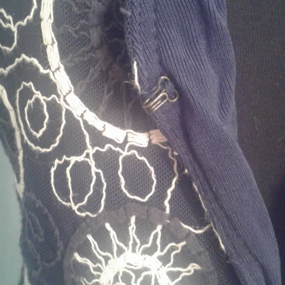 Chico's Travelers 0 Cardigan 4 Small Slinky Embroidered - Picture 3 of 9